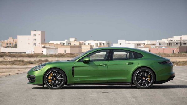 Panamera е вторият най-скъп автомобил в класацията със средна цена от $88,876 на пазара за употребявани коли. На собствениците им трябва следно около два месеца, за да продадат колата си.